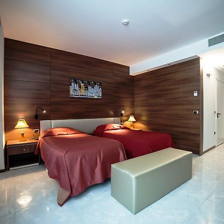 Family Center Hotel Атена-Лукана Екстер'єр фото