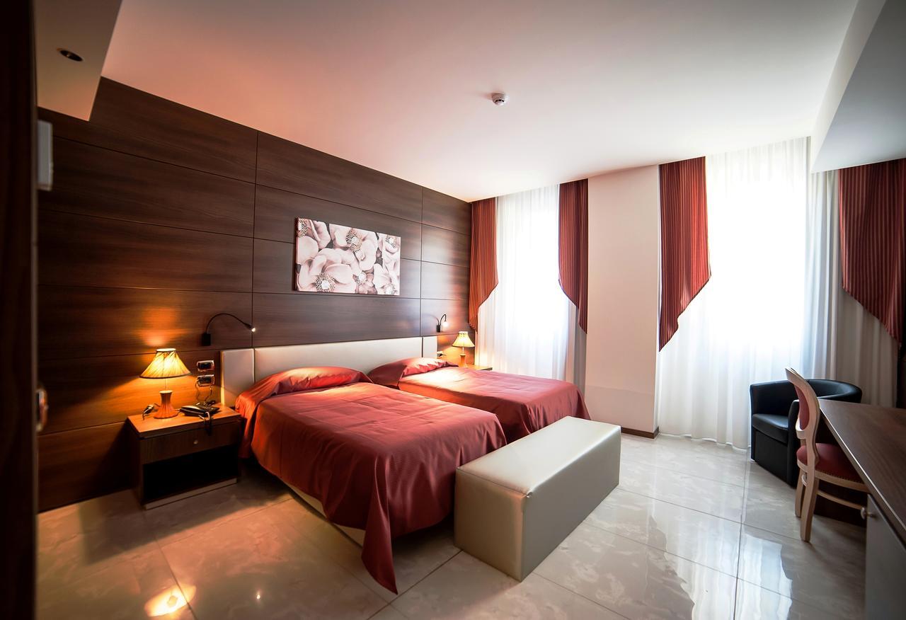 Family Center Hotel Атена-Лукана Екстер'єр фото