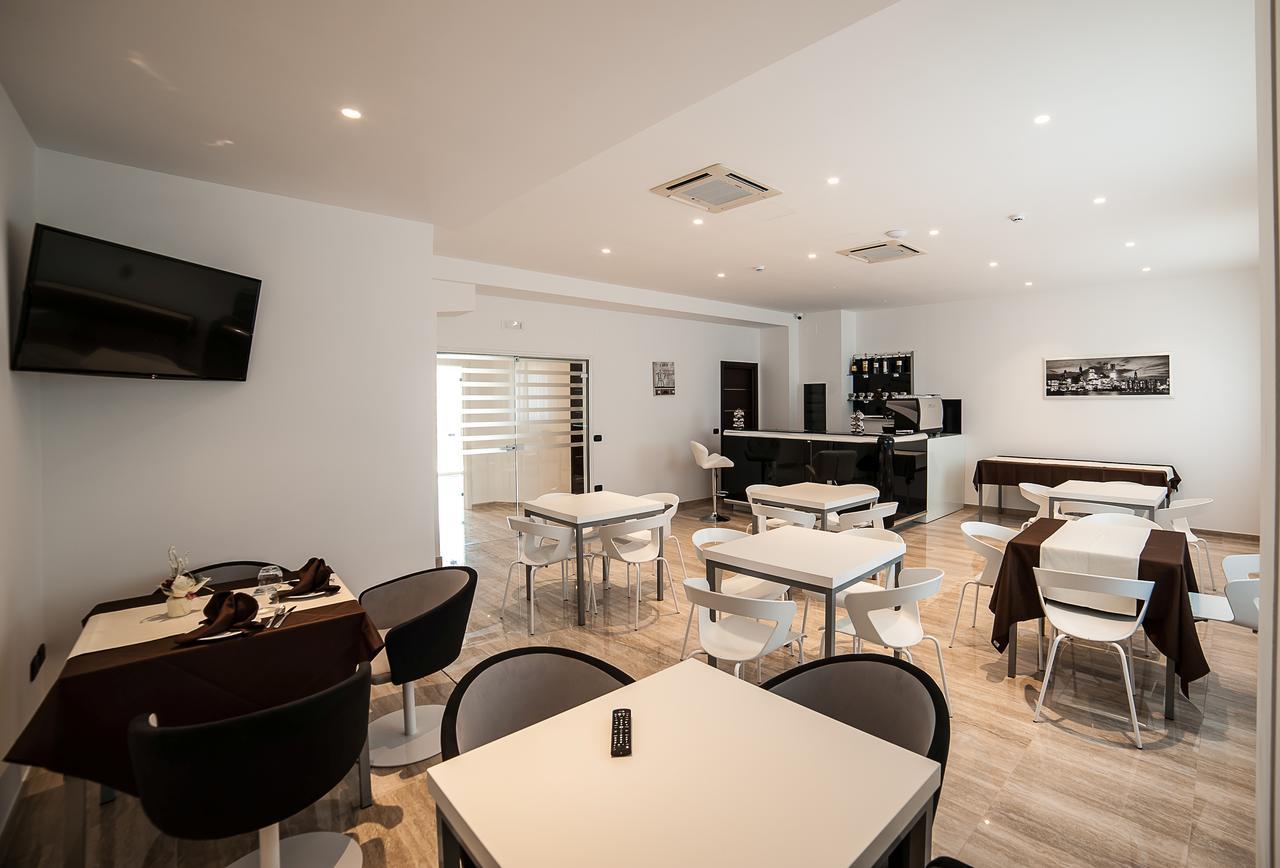Family Center Hotel Атена-Лукана Екстер'єр фото