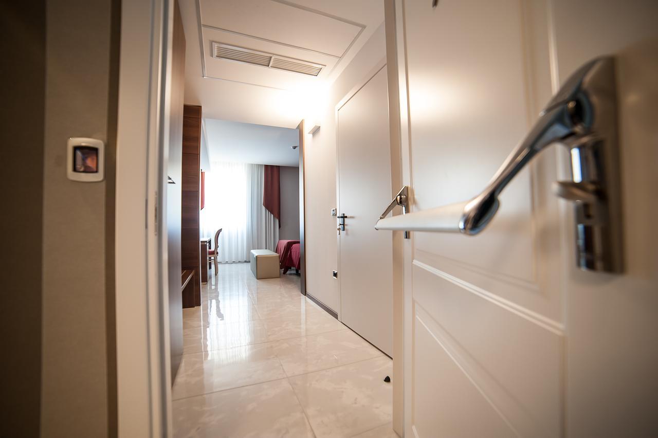 Family Center Hotel Атена-Лукана Екстер'єр фото