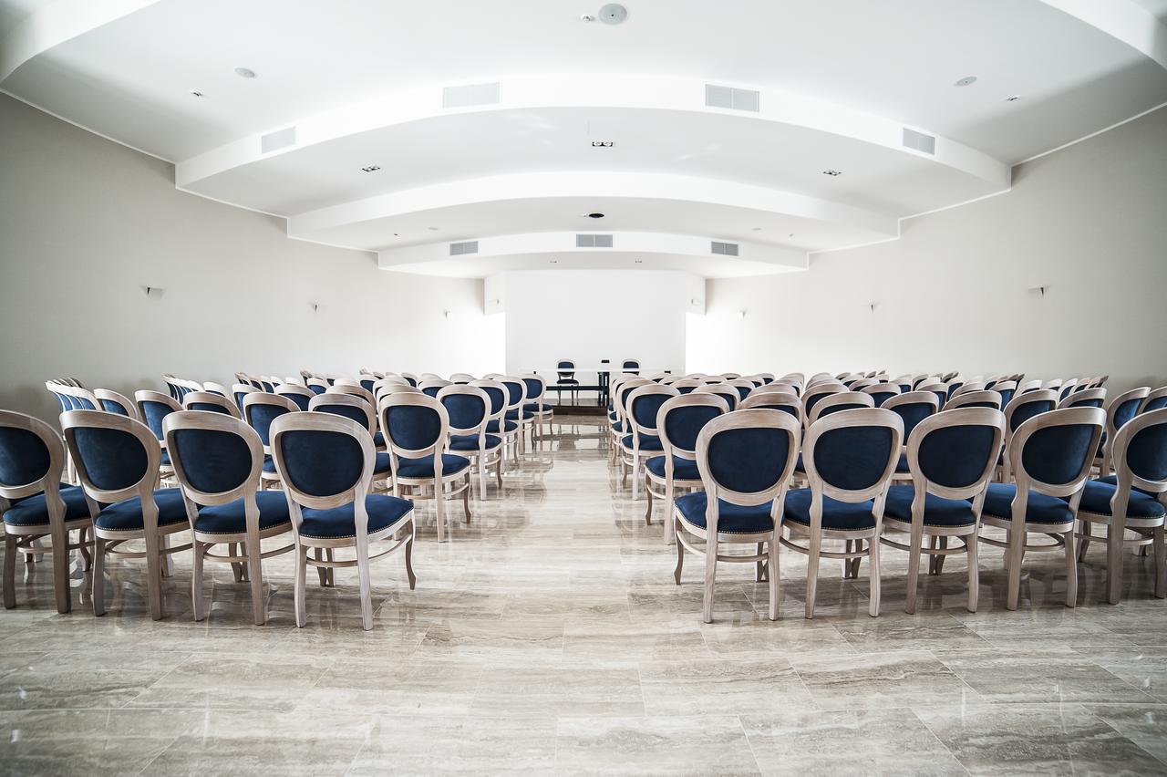 Family Center Hotel Атена-Лукана Екстер'єр фото