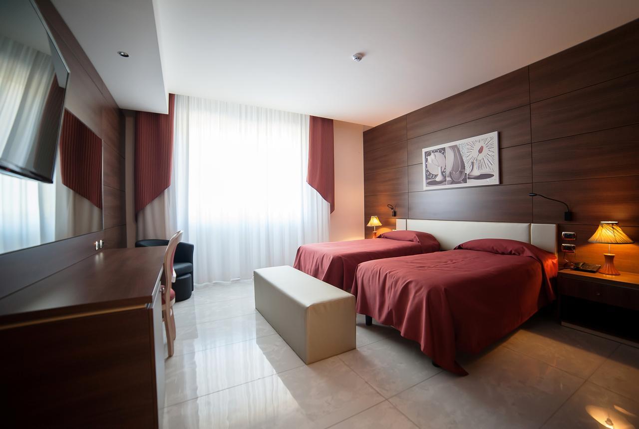 Family Center Hotel Атена-Лукана Екстер'єр фото