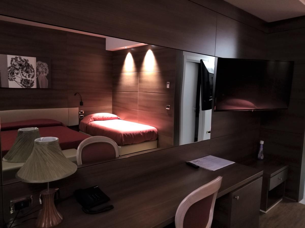 Family Center Hotel Атена-Лукана Екстер'єр фото